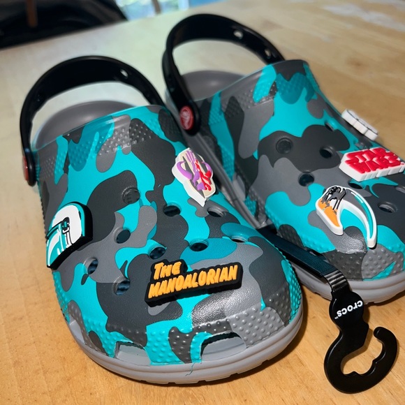 Star Wars Adult Crocs Clogs Unisex Camo Disney The Mandalorian Size:M5/W8 NWT - Picture 2 of 6